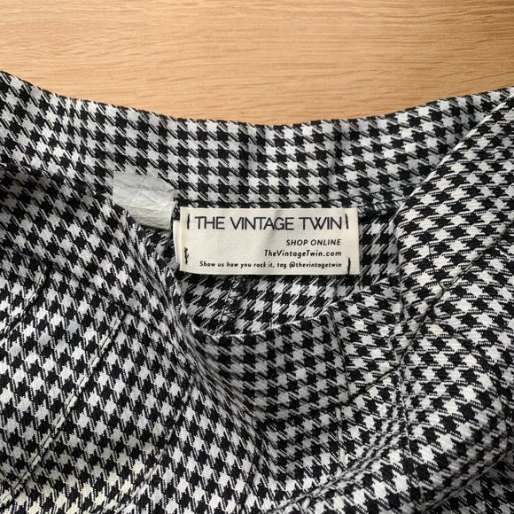 The Vintage Twin Mid-Length Houndstooth Pleated Skirt - Picture 2 of 4